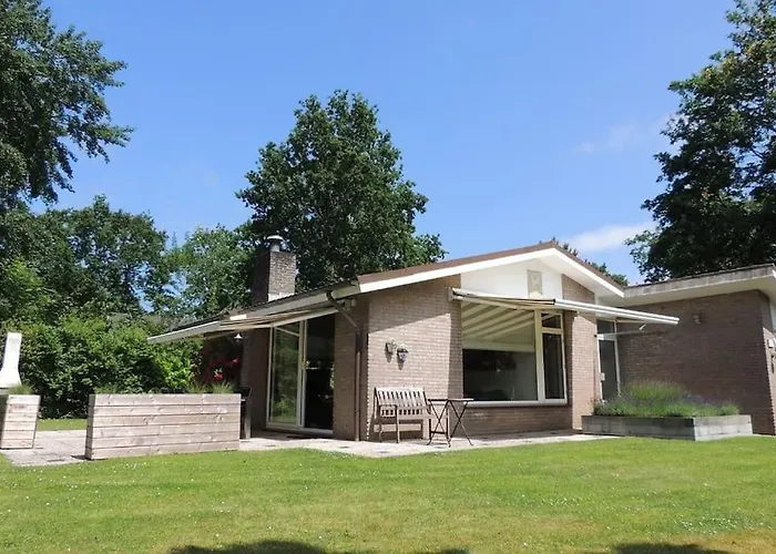 Achthoek 67, Quiet Location Minutes From The Beach